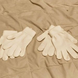 Cream colored Lady's Gloves